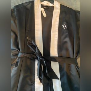 NWT Victoria's Secret Short Kimono Style Robe Sexy Runway Show Black Pink